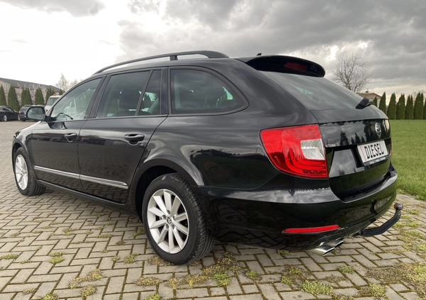 Skoda Superb cena 34900 przebieg: 260000, rok produkcji 2014 z Łobez małe 436
